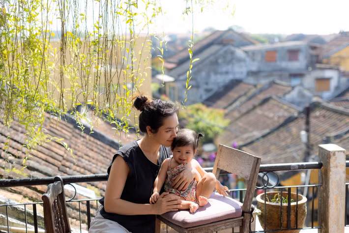 Con gái Hoàng My càng lớn càng xinh xắn, đáng yêu.