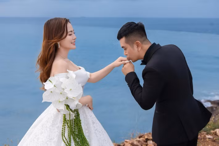 Trong mắt Hùng Thuận, Tuệ Tâm sở hữu nhan sắc khả ái, hòa đồng và biết lo nghĩ cho người khác. Ảnh: FB Tuệ Tâm.