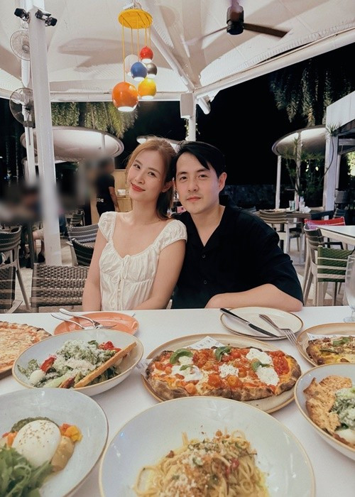 Ngoài Malaysia, vợ chồng Đông Nhi còn du lịch Singapore trong dịp hè. Ảnh: FB Đông Nhi.