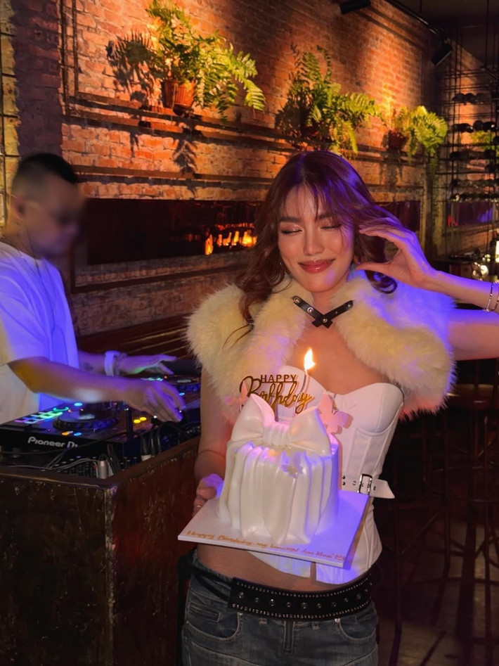 Ở giai đoạn sau, Lan Khuê chọn lọc xuất hiện, tập trung xây dựng hình ảnh cá nhân gắn với thời trang cao cấp và các dự án phù hợp.