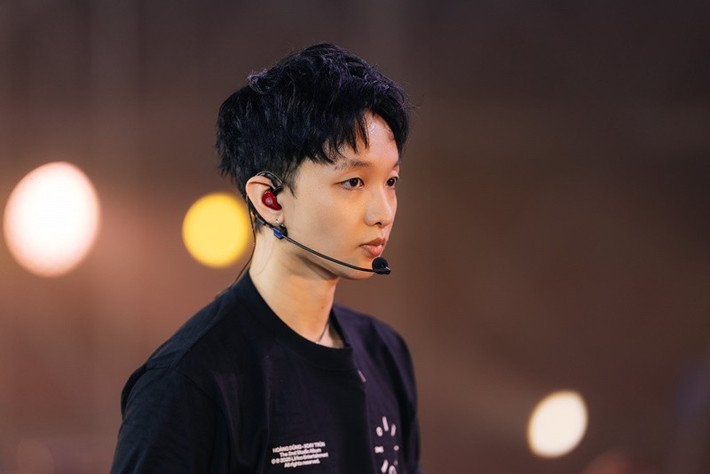 Hoàng Dũng không ngần ngại chia sẻ về chuyện tình cảm. Năm 2023, trong cuộc phỏng vấn với Dân Việt, anh tiết lộ, bạn gái là trợ lý của anh nên cả hai luôn đồng hành cùng nhau trong công việc lẫn đời sống. Ảnh: FB Hoàng Dũng.