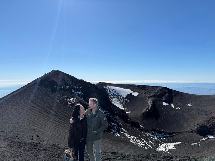 Cris dẫn Minh Tú đi châu Âu đón tuổi mới trong năm 2025.