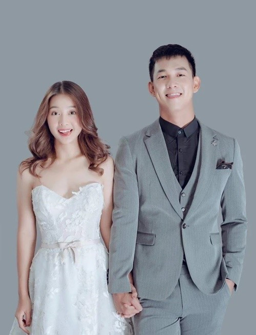 Khi quay Hậu duệ mặt trời bản Việt, vì đang có bạn trai gần 5 năm, Khả Ngân giữ khoảng cách với Song Luân. Ảnh: Saostar.