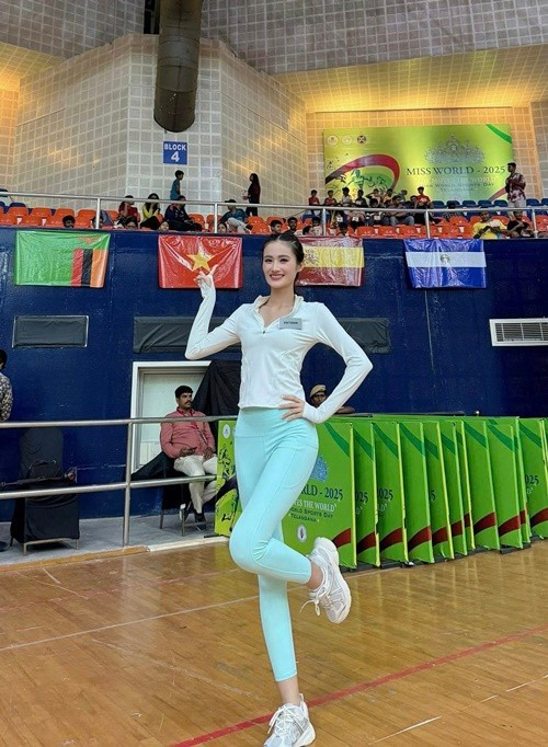 Ý Nhi cùng các thí sinh khác vừa trải qua phần thi Thể thao. Ảnh: FB Ý Nhi.