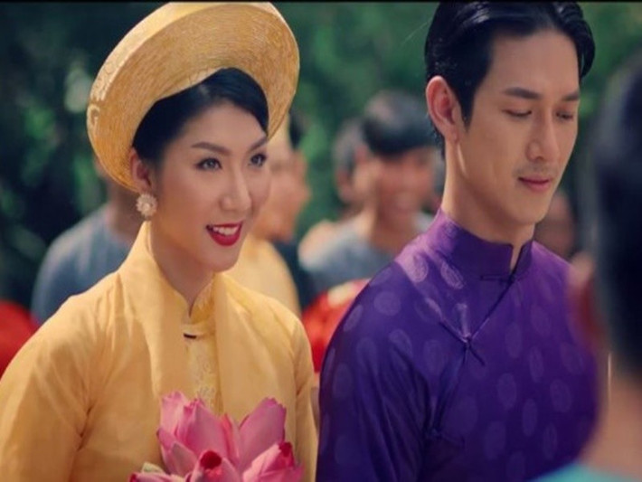 "Quyên thấy bản thân mình trong Bảy Loan. Không ai nghĩ Ngọc Quyên lại có thể chịu đựng đến vậy, sẵn sàng bỏ tất cả để chạy theo 2 tiếng gia đình và những đứa trẻ", nữ diễn viên chia sẻ. Ảnh: Phụ Nữ Việt Nam.