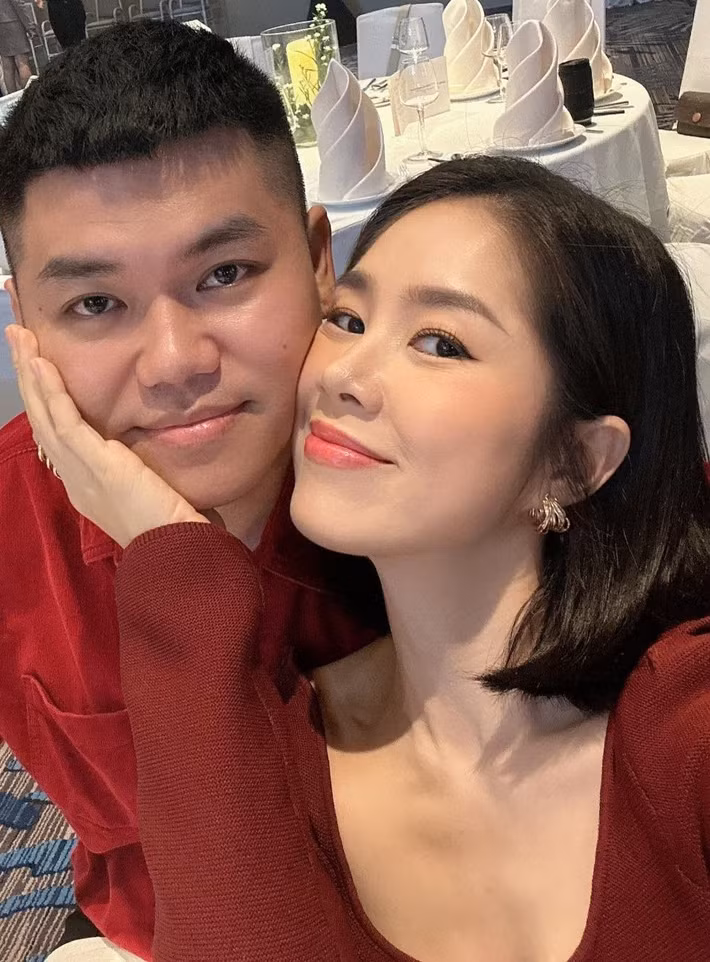 Vợ chồng Lê Phương ưu tiên gia đình và con cái. Những khoảnh khắc đời thường được Lê Phương chia sẻ cho thấy Trung Kiên là người chồng tâm lý, yêu thương con riêng của vợ như ruột thịt, còn Lê Phương thì luôn dành cho chồng sự trân trọng và biết ơn.