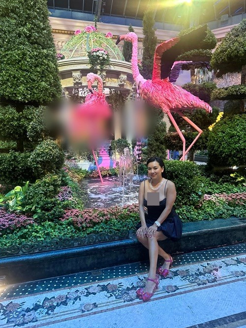 Nữ diễn viên chuộng những thiết kế ôm sát, trang phục trễ nải khoe đường cong hình thể gợi cảm. Ảnh: FB Y Phụng.