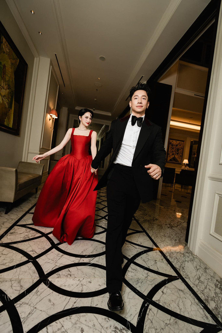 Hương Giang vào showbiz Việt hơn 10 năm. Ngoài ca hát, cô còn đóng phim, sản xuất gameshow. Hương Giang hiện tại có khối tài sản 'không phải dạng vừa'.