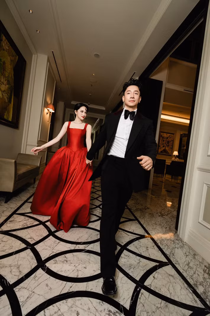 Hương Giang vào showbiz Việt hơn 10 năm. Ngoài ca hát, cô còn đóng phim, sản xuất gameshow. Hương Giang hiện tại có khối tài sản 'không phải dạng vừa'.