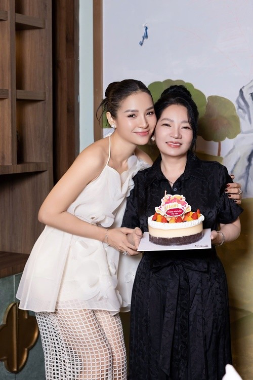 Trên trang cá nhân, Phương Trinh Jolie gửi lời chúc mừng sinh nhật và cảm ơn đến mẹ chồng - bà Mai. Ảnh: FB Phương Trinh Jolie.