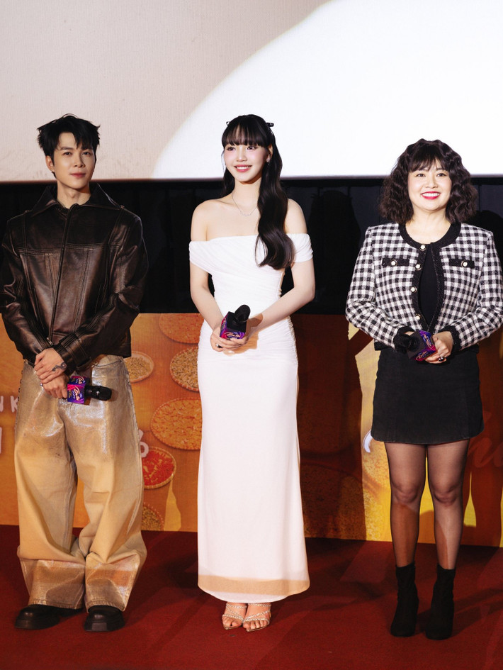 Đoàn Minh Anh xuất hiện tại sự kiện giới thiệu phim Nhà ba tôi một phòng. Tác phẩm sẽ ra rạp vào Tết Nguyên đán 2026. Trong phim, Đoàn Minh Anh đóng vai An - một cô gái đam mê thời trang, sinh ra trong gia đình có truyền thống làm mắm.