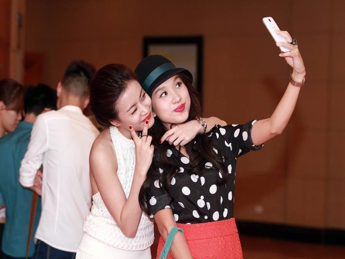 Vân Hugo và Hoàng Thùy Linh có mặt trong các sự kiện quan trọng của nhau. Ảnh: FB Vân Hugo.