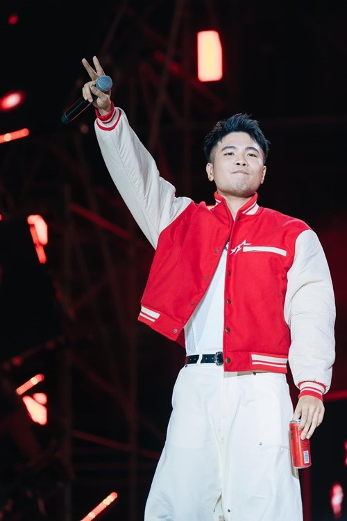 Theo Vietnamnet, Phúc Du bắt đầu được khán giả quan tâm khi kết hợp với ca sĩ Bích Phương trong một số dự án, trong đó có MV Từ chối nhẹ nhàng thôi có 85 triệu lượt xem trên Youtube.