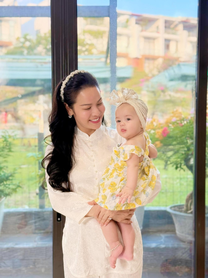 Con gái Nhật Kim Anh chào đời vào tháng 1/2025. Nữ diễn viên chia sẻ, cô mang thai bằng phương pháp IVF (thụ tinh trong ống nghiệm). Đến nay, danh tính bố con gái Nhật Kim Anh vẫn là một ẩn số.