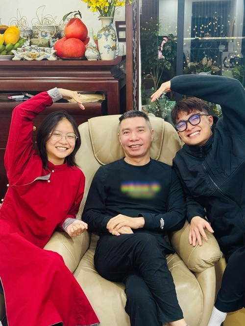 Công Lý khoe khoảnh khắc đoàn tụ các con vào dịp Tết. Ảnh: FB Công Lý.
