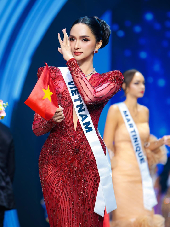 Hương Giang đăng quang Miss International Queen 2018 - Hoa hậu Chuyển giới Quốc tế 2018, từng đại diện Việt Nam ở Miss Universe 2025.
