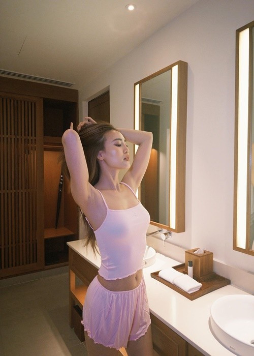 Người hâm mộ đặt biệt danh cho Lan Ngọc là “nữ hoàng đồ ngủ” bởi cô nhiều lần xuất hiện trong trang phục mặc ở nhà. Ảnh: FB Lan Ngọc.