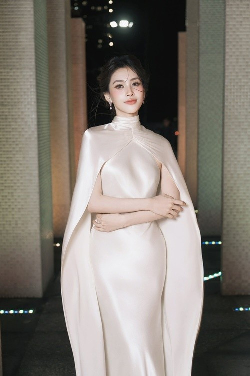 Tiểu Vy nhận xét Quốc Anh là người hiền, dễ thương, biết quan tâm và luôn cố gắng tạo sự kết nối với bạn diễn ngoài đời để nhập vai tốt hơn. Ảnh: FB Tiểu Vy.