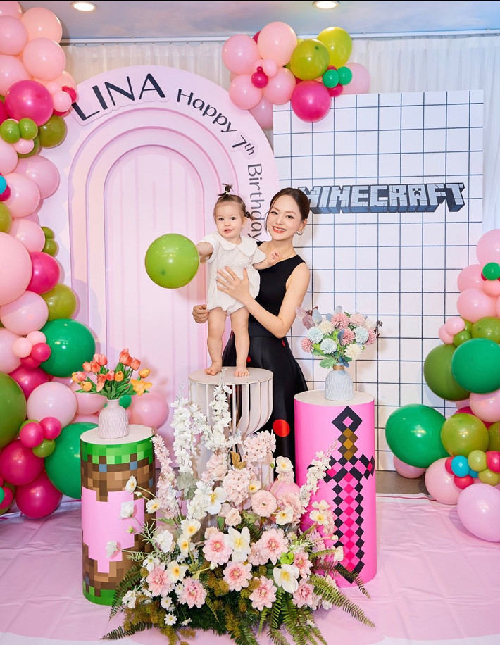 Ít tháng qua, Lan Phương chỉ đăng tải hình ảnh bên các con. David Duffy vắng mặt trong nhiều bức ảnh gia đình. Ảnh: FB Lan Phương.