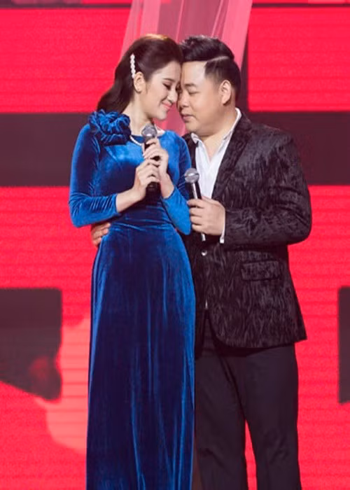 Tố My cho biết, cô cảm thấy như là một giấc mơ khi gặp được Quang Lê - người mà cô thần tượng từ bé. Ảnh: Dân Việt.