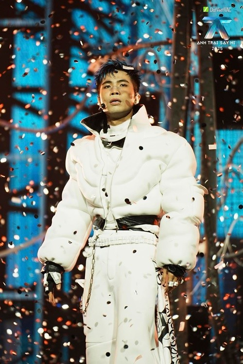 Nhìn lại hành trình ở Anh trai say hi 2025, Phúc Du cho biết, anh đã được làm tất cả những gì mà bản thân đặt ra như màu nhạc phong phú, sân khấu đầu tư, được làm đội trưởng. "Phúc đã thực sự hết mình và mãn nguyện với những gì mình đã làm", anh viết trên trang cá nhân.