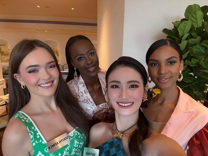 Đại diện Việt Nam chiếm thiện cảm của nhiều khán giả bởi vẻ đẹp rạng rỡ và tươi tắn. Đặc biệt, Ý Nhi được báo chí và truyền hình Ấn Độ phỏng vấn và ghi hình. Ảnh: FB Ý Nhi.