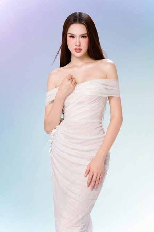 Á hậu Mỹ Anh cao 1m75, có số đo ba vòng 85-64-95cm.