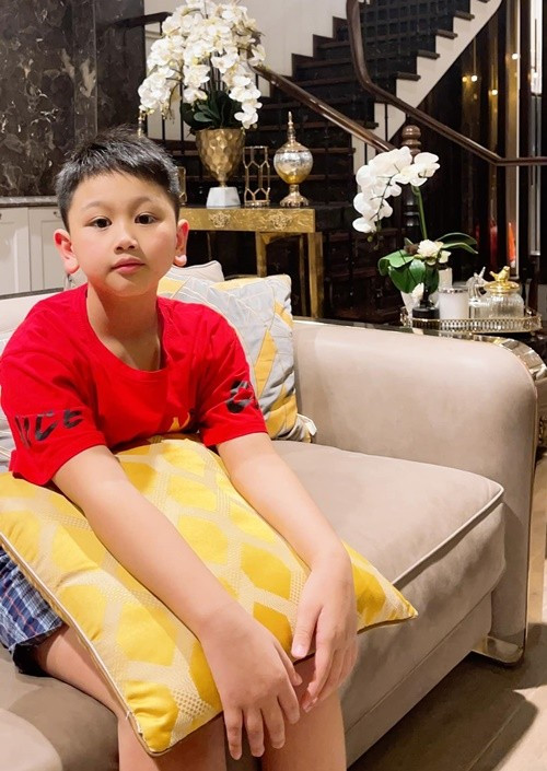 Bé Chum Chum được bố mẹ cho học trường quốc tế ngay từ khi còn nhỏ. Ảnh: FB Lã Thanh Huyền.