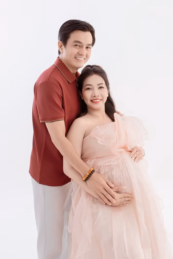 Trước đó, chia sẻ trên Vietnamnet, Cao Minh Đạt cho biết, anh háo hức, hồi hộp trong khoảnh khắc chờ đợi con chào đời. Ảnh: FB Trúc Trương Cao Minh Đạt.