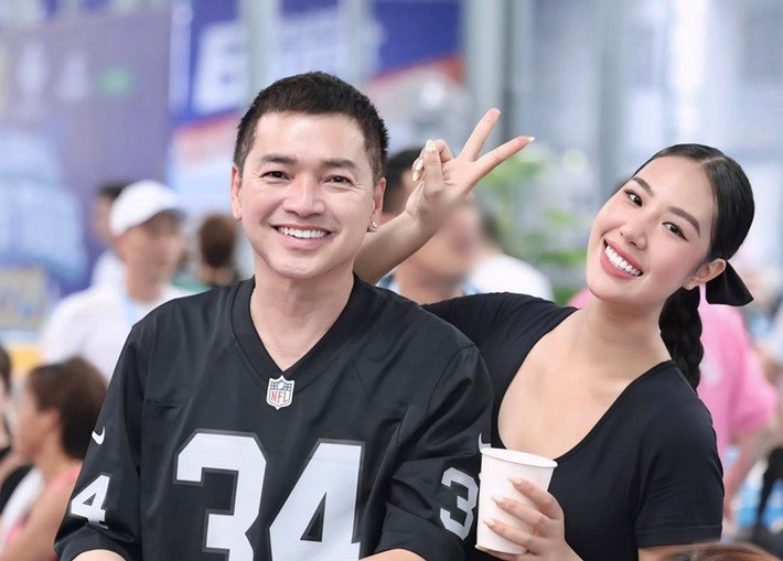 “Giải đấu đầu tiên sau hai tháng nhập môn, xíu nữa là được chạm cúp rồi. Cảm ơn bạn đồng hành đáng yêu của em đã luôn đồng hành và động viên em khi gặp các cặp đôi siêu cao thủ để giành lấy chiến thắng”, Tăng Khánh Chi chia sẻ. Ảnh: FB Tăng Khánh Chi.