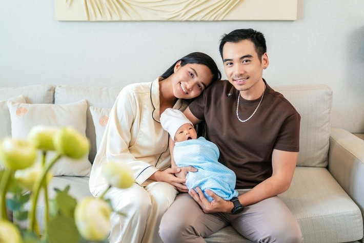 "Sau thời gian về nhà, ăn uống nấu không kịp thì Hen cần tuyển đầu bếp mẹ bỉm cả nhà ạ", H'hen Niê chia sẻ. Ảnh: FB Tuấn Khôi.
