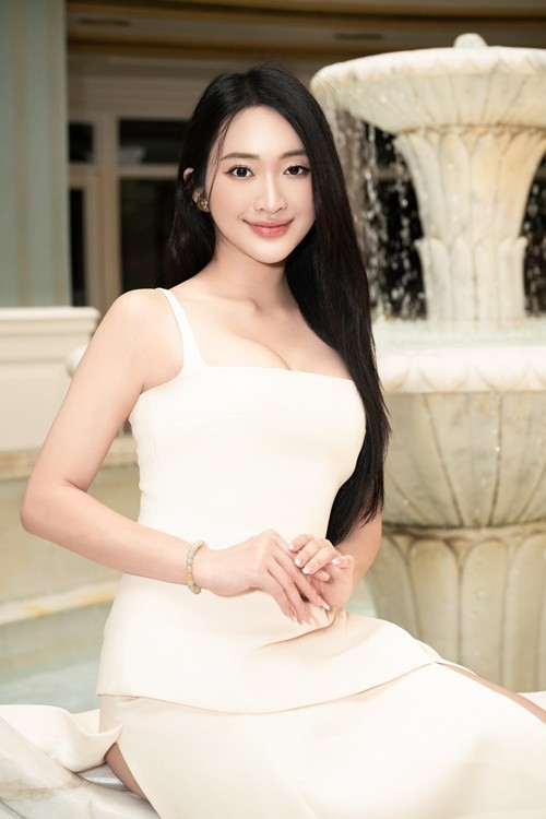 Thủy Tiên được tuyển thẳng Học viện Ngoại giao, Học viện Báo chí và Tuyên truyền. Người đẹp đỗ vào Đại học Ngoại thương. Ảnh: FB Vũ Thủy Tiên.