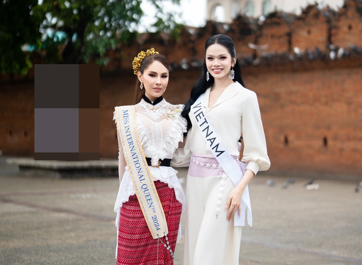 Trong một hoạt động mới đây ở Miss International Queen 2025 Hoa hậu Chuyển giới Quốc tế 2025, Hà Tâm Như (phải) tự tin đọ sắc đương kim Hoa hậu Chuyển giới Quốc tế. Ảnh: FB Hà Tâm Như.