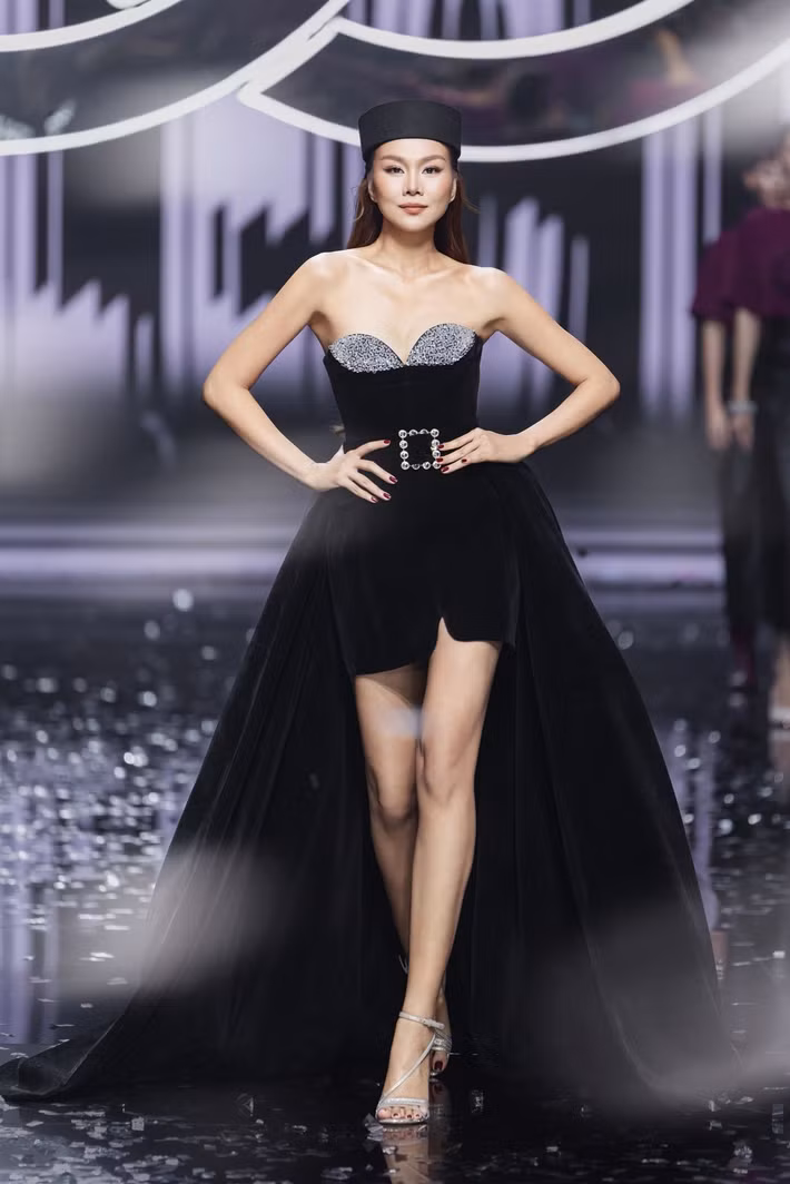 Nữ người mẫu giữ được phong độ trình diễn, nhan sắc nhiều năm qua.