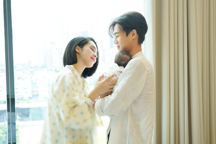 Trên trang cá nhân, diễn viên Quỳnh Lương khoe hình ảnh bên chồng và con gái. Ảnh: FB Quỳnh Lương.