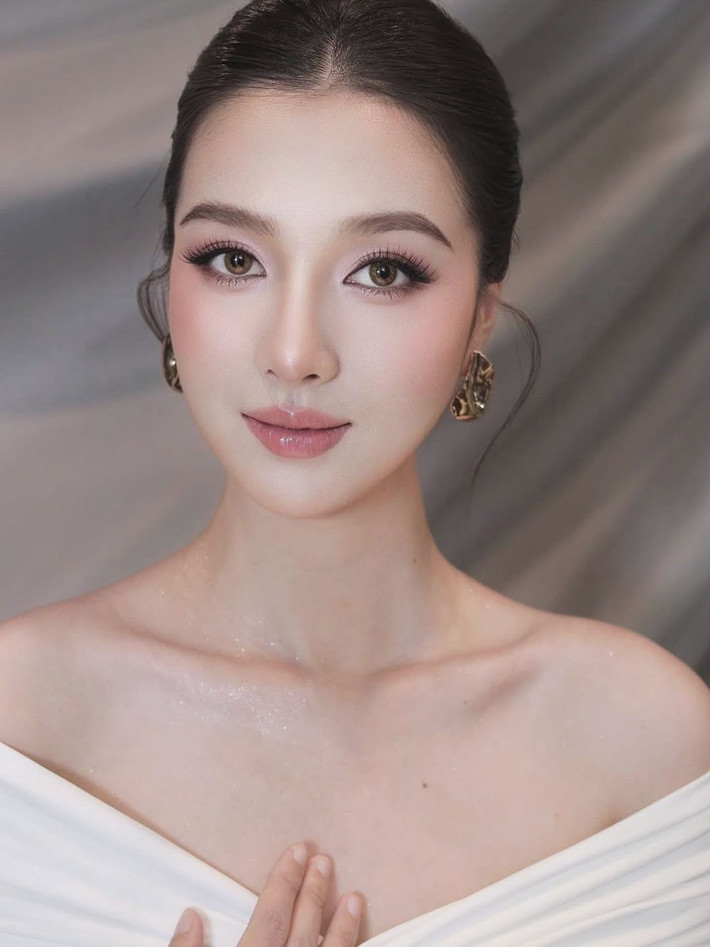 Tuệ Như sinh con trai đầu lòng vào tháng 1/2025. Sau sinh, cô nhanh chóng lấy lại được vóc dáng thon gọn.