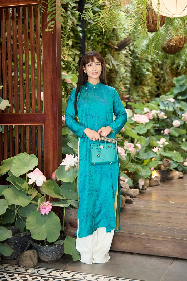 Thúy Hằng rời xa sàn diễn nhiều năm sau khi lập gia đình và có hai con. Ảnh: FB Thúy Hằng.