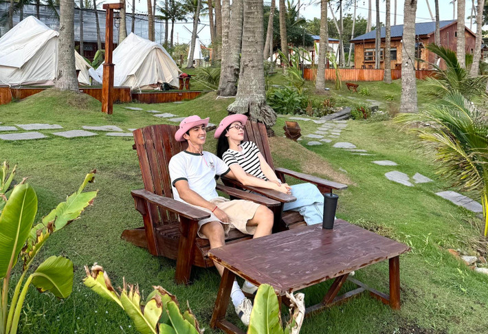 Phương Nga từng hài hước nhắn nhủ Bình An: "Năm mới tới nơi rồi không được nhiễu sự với tôi nữa nha". Ảnh: FB Bình An.