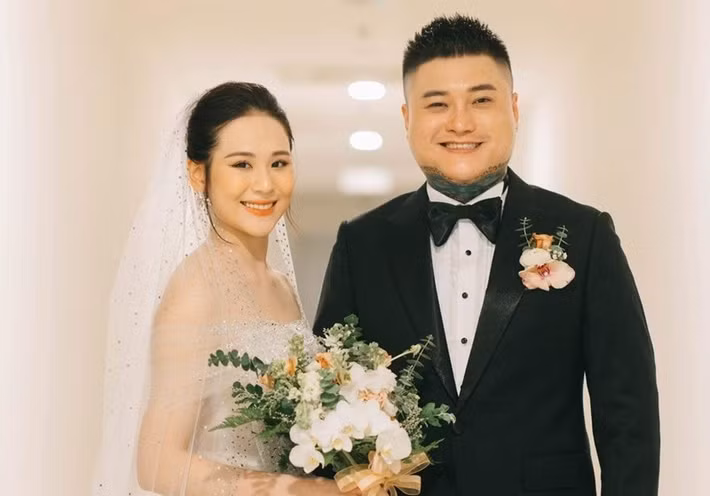 Ca sĩ Vũ Duy Khánh và Phương Anh đăng ký kết hôn năm 2021 và tổ chức đám cưới năm 2023. Ảnh: FB Vũ Duy Khánh.