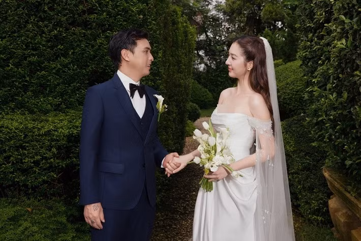 Tuệ Như viết trên trang cá nhân: "Đôi lời gửi đến bản thân, hãy biết yêu thương mình nhiều hơn nữa, vì mình luôn xứng đáng để được nhận lấy hạnh phúc". Ảnh: FB Hồ Quang Hiếu.