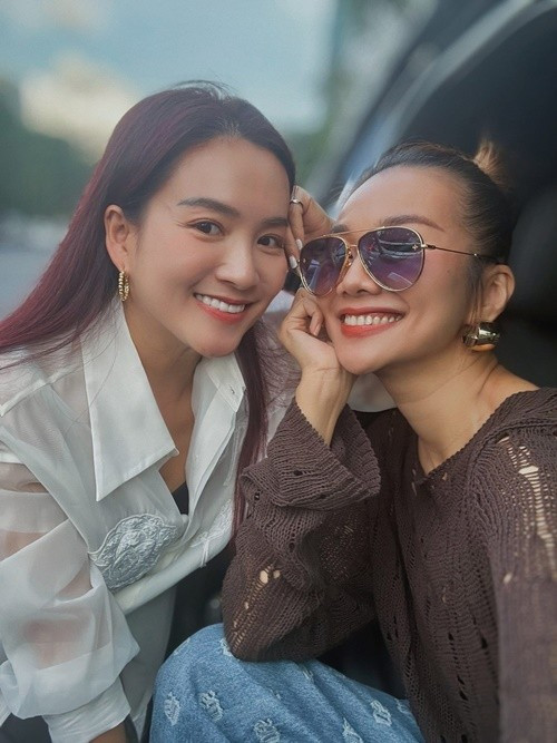Rảnh rỗi, Thanh Hằng thường xuyên gặp gỡ bạn bè. Nhiều năm qua, cô thân thiết với Anh Thơ - vợ diễn viên Bình Minh. Ảnh: FB Thanh Hằng.