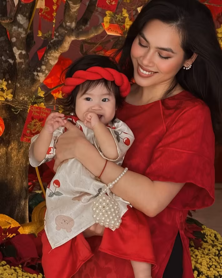 Năm 2025, Hoàng My và ái nữ cũng sum họp gia đình vào dịp Tết Nguyên đán. Ảnh: FB Hoàng My.