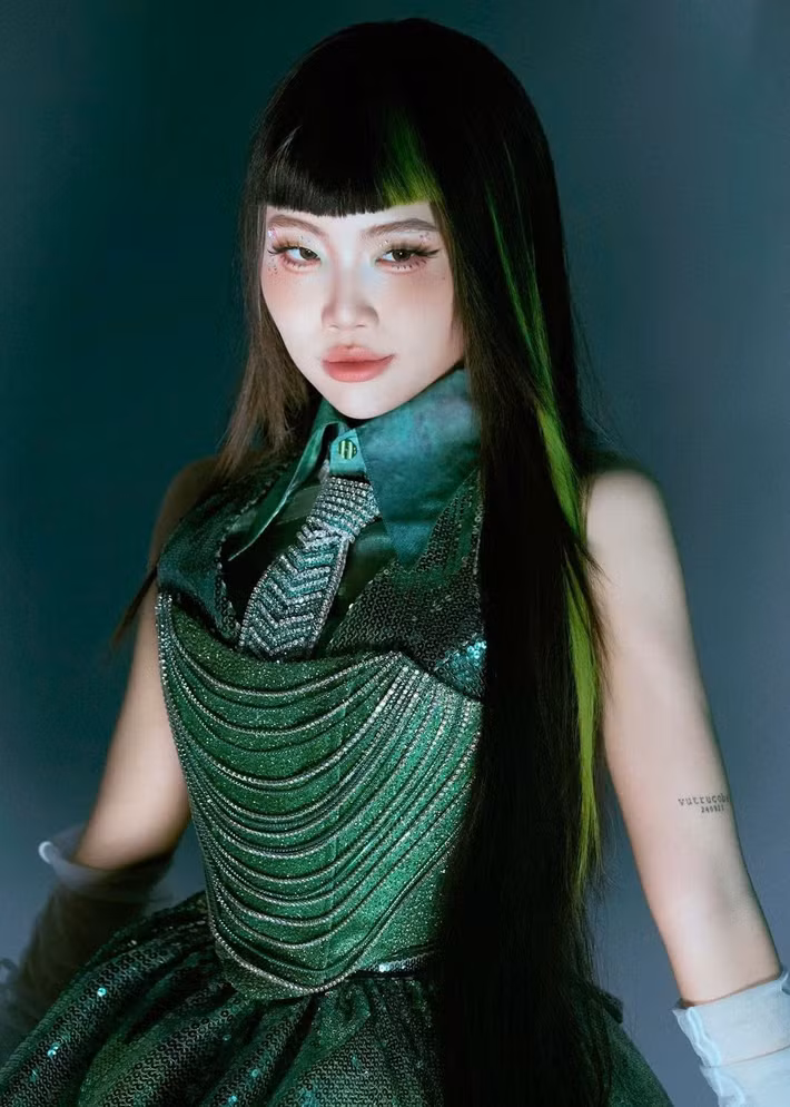 Phương Mỹ Chi đoạt giải quán quân Em xinh say hi. Cô cũng thuộc nhóm nhạc nữ toàn năng (Best 5) ở chương trình này. Ảnh: FB Phương Mỹ Chi.