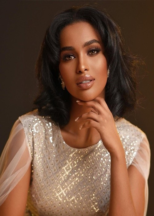 “Ở phần thi Thử thách đối đầu, Zainab Jama có bài phát biểu gây xúc động, được các thí sinh cũng như bà Julia Morley - chủ tịch cuộc thi khen ngợi”, các chuyên gia sắc đẹp của Missosology đánh giá. Ảnh: Miss World Somalia.