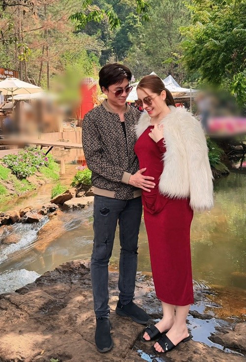 Những dòng viết giản dị nhưng đủ để công chúng hiểu rằng cặp đôi đang bước sang một chặng đường mới trong cuộc sống.