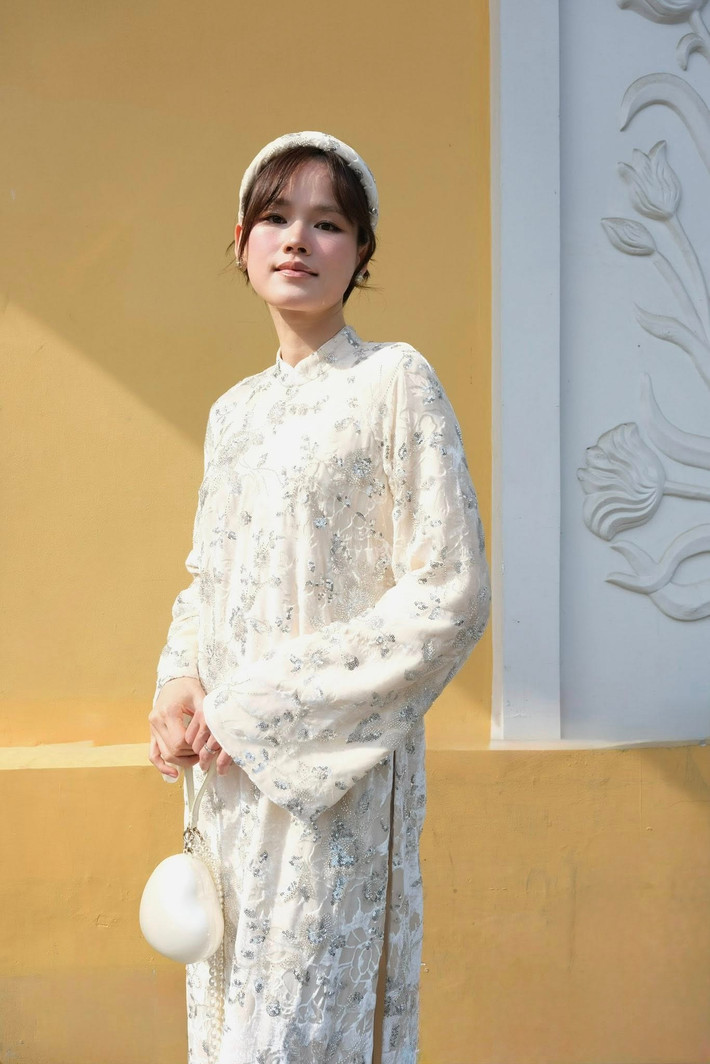 Sau khi lập gia đình, Tuyết Lan hoạt động ở Việt Nam. Trước đó, cô thường xuyên làm người mẫu ở nước ngoài.