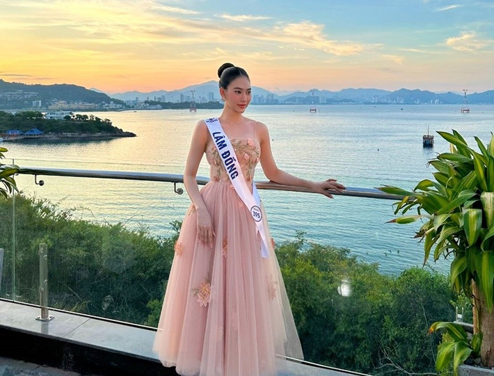 Sau khi bỏ thi, Thu Thảo chia sẻ, cô muốn gửi lời cảm ơn đến ban tổ chức. "Ban tổ chức tạo nên một hành trình, tuy rất khó vì vượt quá sức tưởng tượng của nhưng đây Thảo có cơ hội được thử thách, học hỏi và trưởng thành không chỉ trên sân khấu, mà còn trong nhận thức, bản lĩnh và trái tim mình", người đẹp cho biết. Ảnh: FB Thu Thảo.