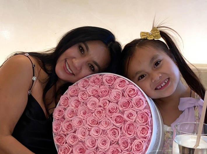 Y Phụng tin con gái sẽ là đời thứ 3 nối nghiệp của gia đình. Ảnh: FB Y Phụng.