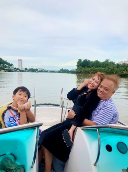 Bé Tấn Đức rất quý mến bạn trai Phi Thanh Vân. "Đức mến anh, tin anh, và đón nhận anh như một người cha ấm áp, không khác gì ruột thịt", nữ diễn viên tiết lộ.