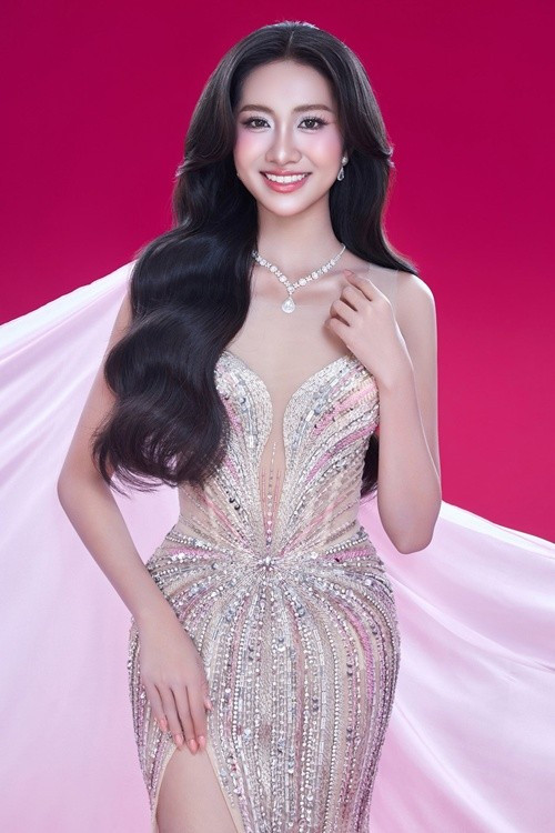 Tối ngày 27/6, 25 thí sinh sẽ bước vào chung kết Hoa hậu Việt Nam 2024. Hiện tại, Hà Trúc Linh là một trong số những ứng cử viên sáng giá cho vương miện. Người đẹp sinh năm 2004, đến từ Phú Yên, sở hữu chiều cao 1m72 , số đo ba vòng 80-58-95 cm. Trước Hoa hậu Việt Nam 2024, Trúc Linh đoạt danh hiệu hoa khôi ở cuộc thi Nét đẹp Sinh viên Trường Đại học Tài chính - Marketing năm 2023. Ảnh: FB Trúc Linh.